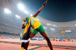 开云sport-西甲国家德比之夜，伦纳德扛起全队，当马德里月光照亮洛杉矶的汗水