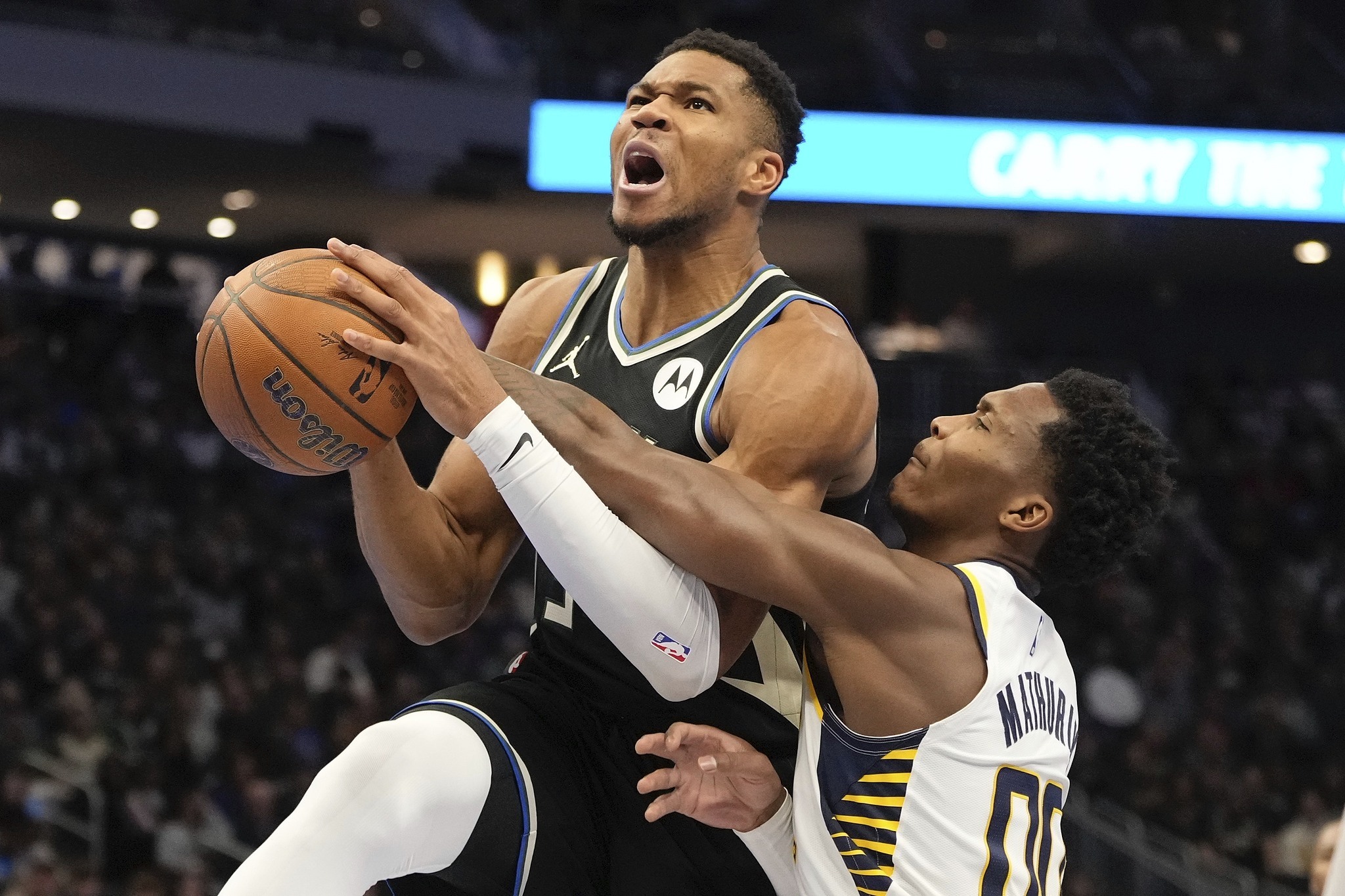 关于雄鹿B队鏖战土耳其男篮,利拉德关键制胜的信息 关于雄鹿B队鏖战土耳其男篮,利拉德关键制胜的信息