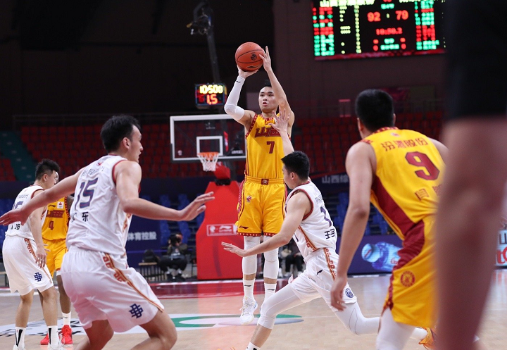 南韩男篮鏖战雷霆，西蒙斯关键制胜