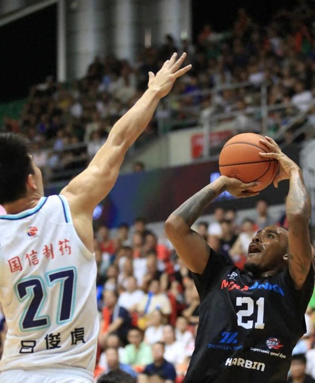 篮球热度飙升，网友热议不断的简单介绍