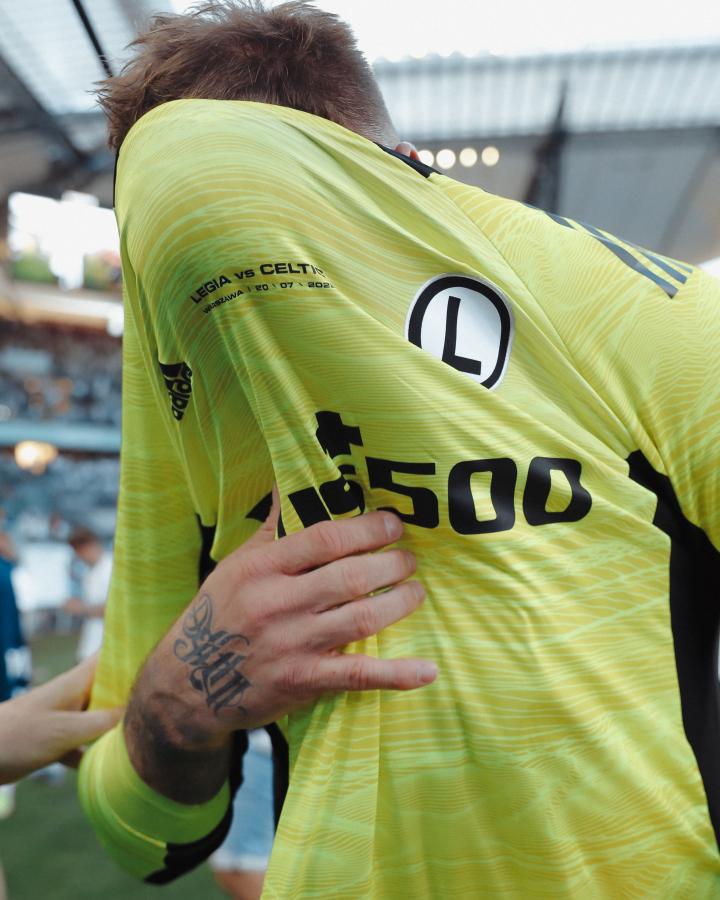 和平精英传奇谢幕，球迷泪洒赛场