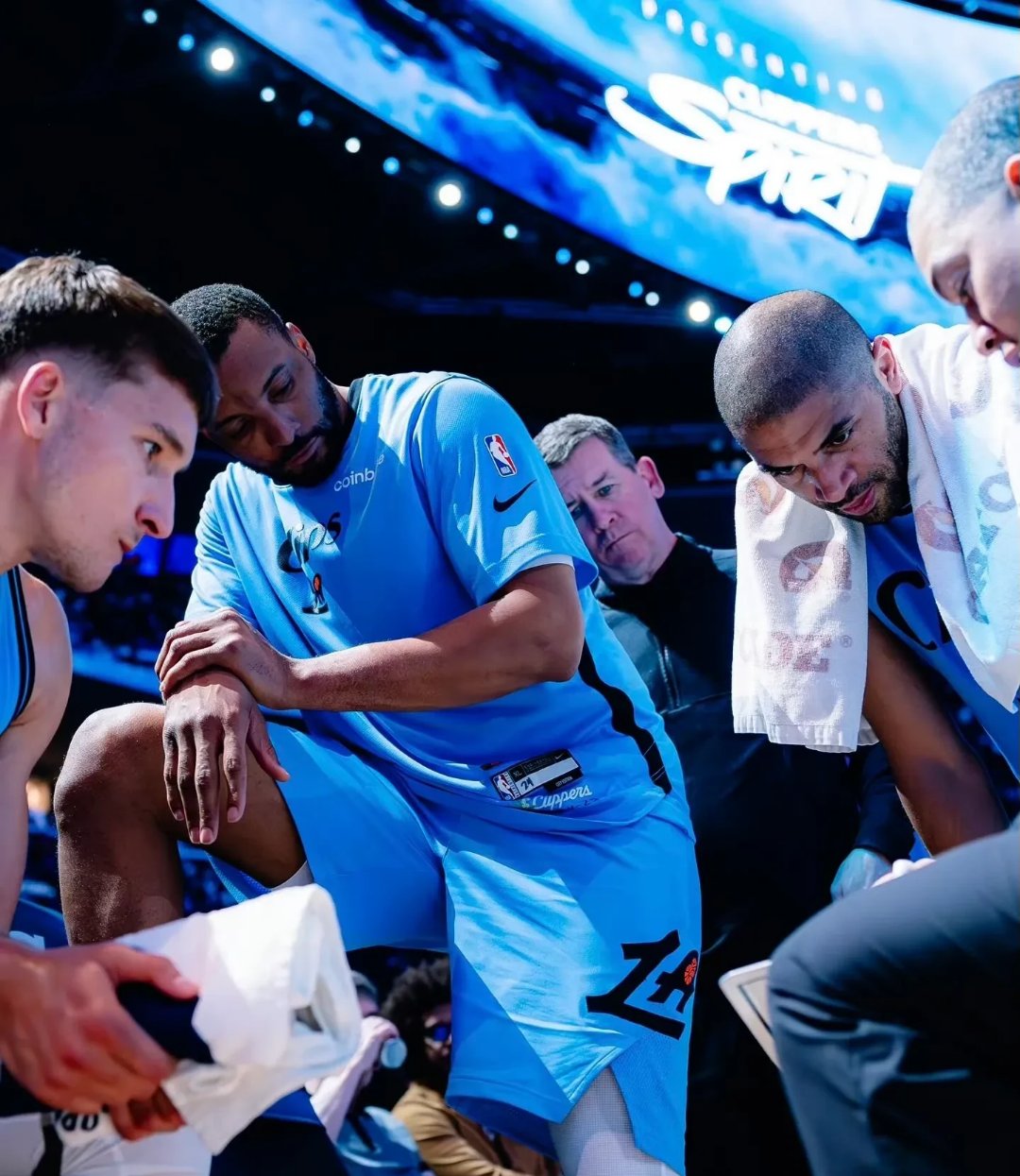 快船逆转北京队，福克斯统治全场