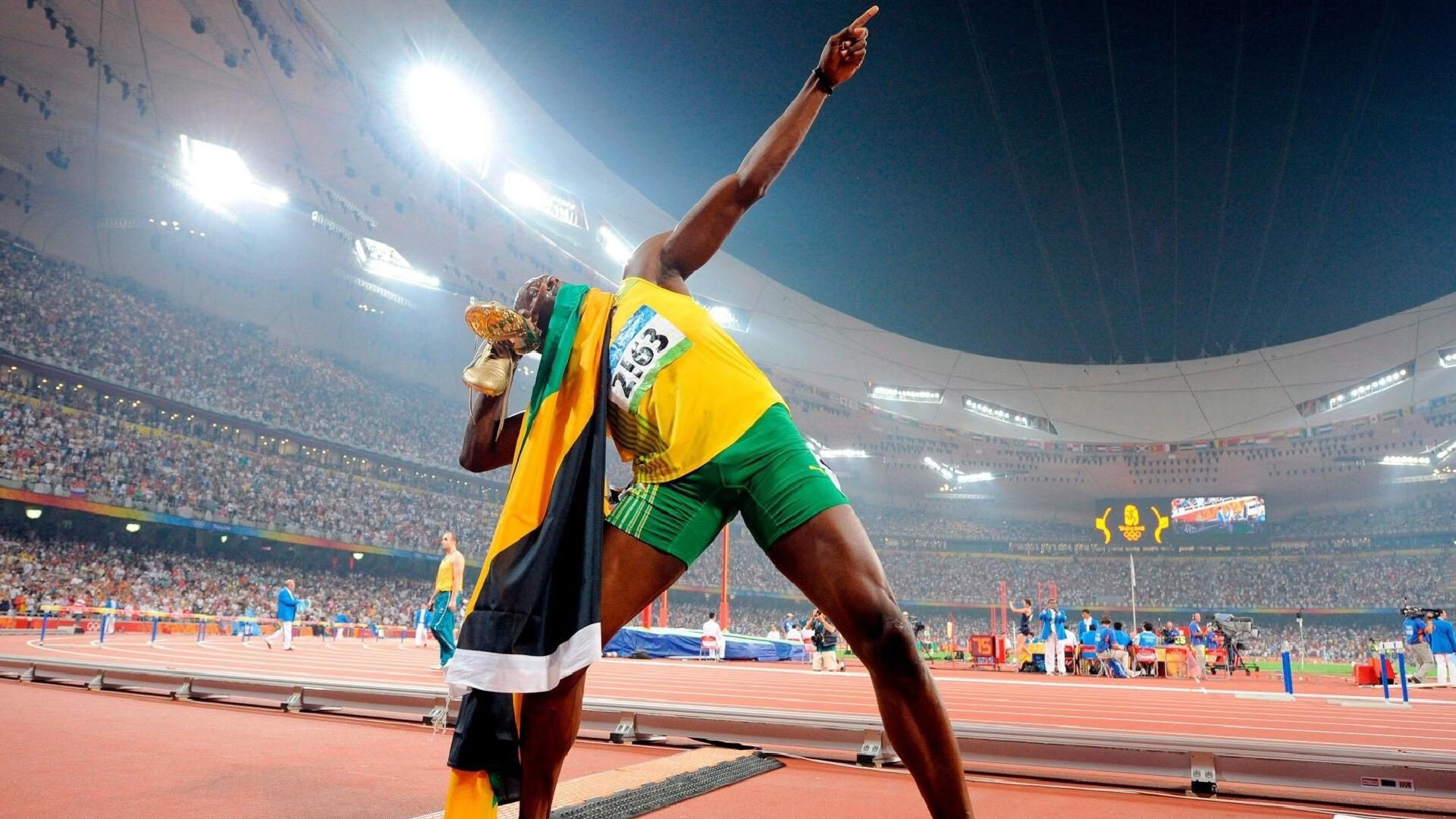 西甲国家德比之夜,伦纳德扛起全队,当马德里月光照亮洛杉矶的汗水